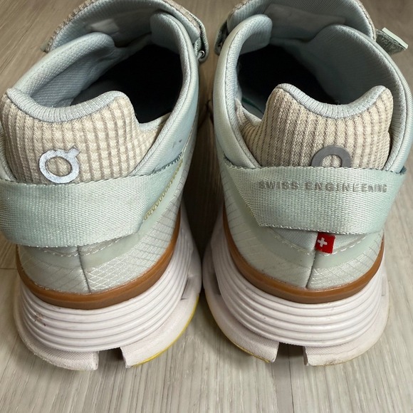 On Cloud Cloudnova Wrap Womens Running Shoes Athletic Sneakers Size 9.5 - Picture 4 of 7